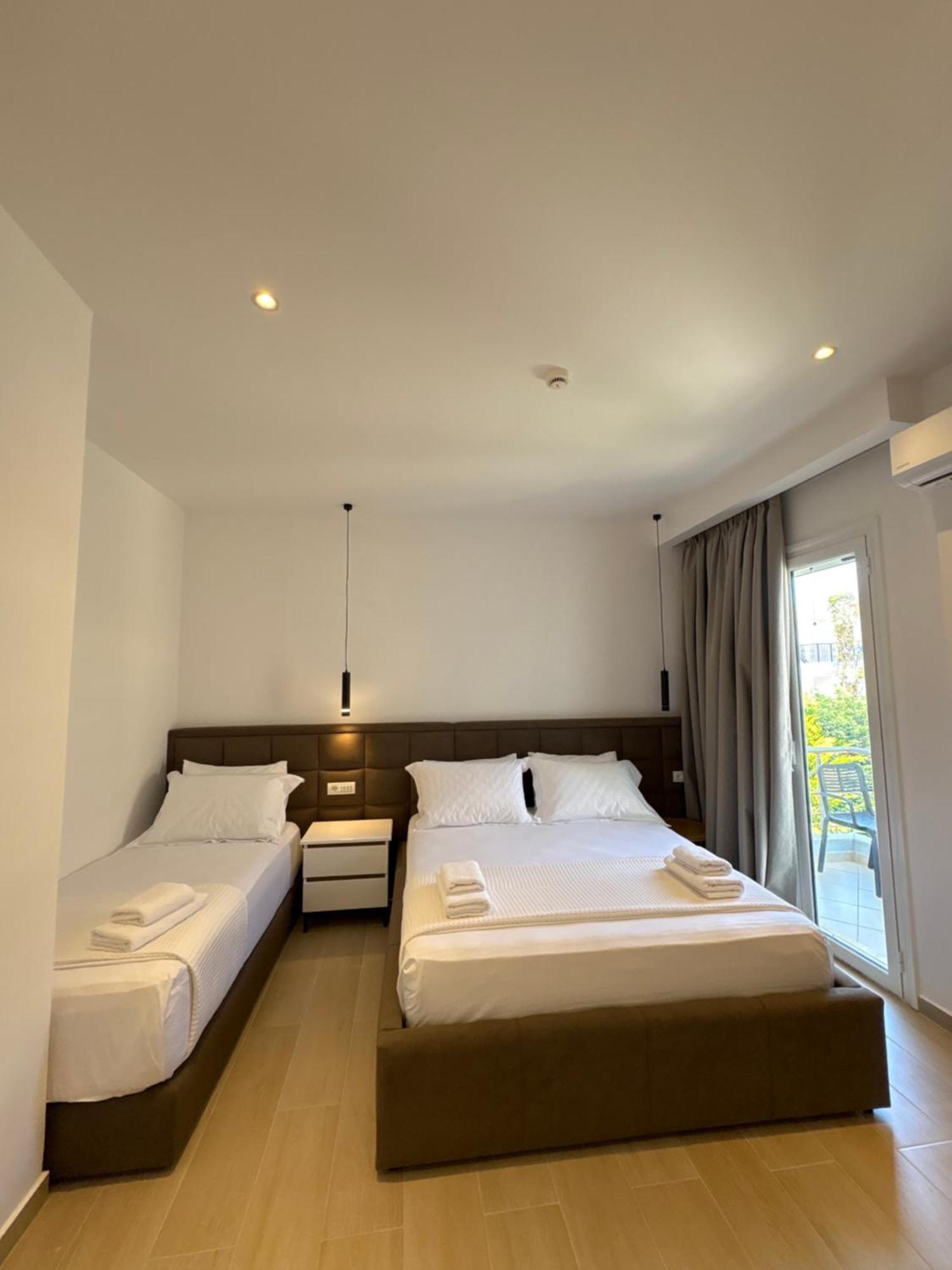 קסאמיל Xhonis Apartments מראה חיצוני תמונה