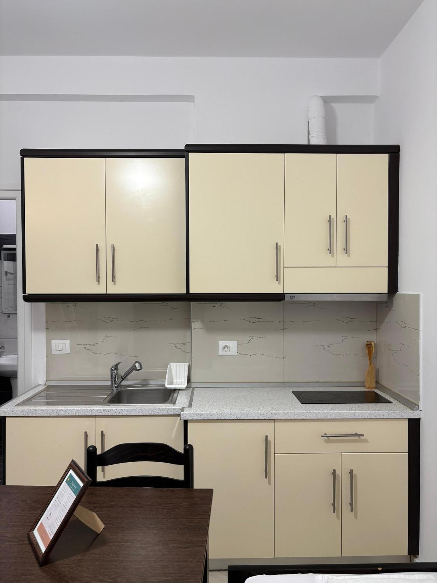 קסאמיל Xhonis Apartments מראה חיצוני תמונה