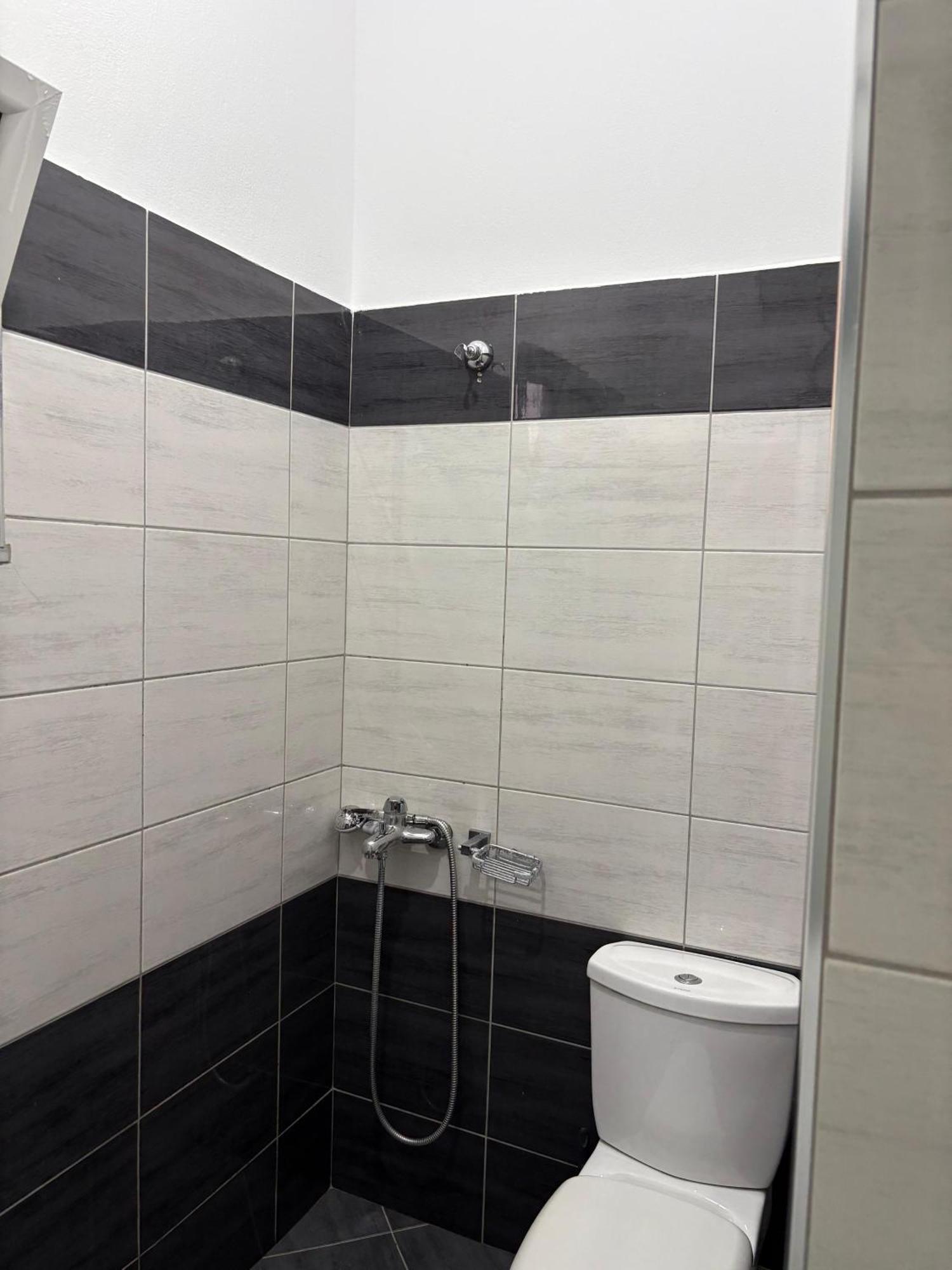 קסאמיל Xhonis Apartments מראה חיצוני תמונה
