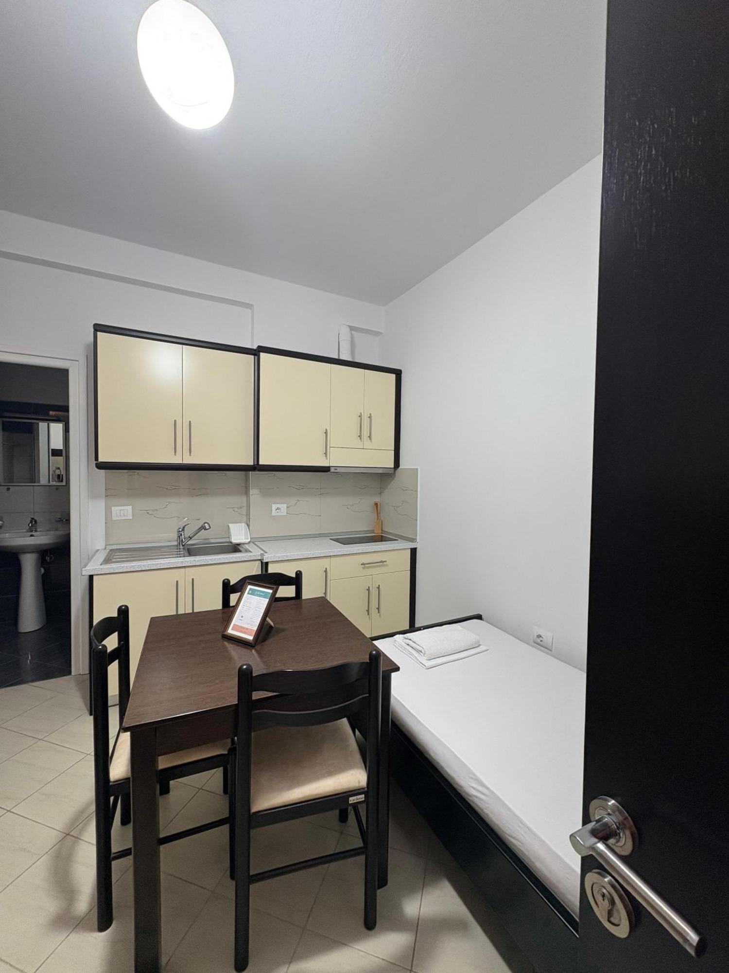 קסאמיל Xhonis Apartments מראה חיצוני תמונה