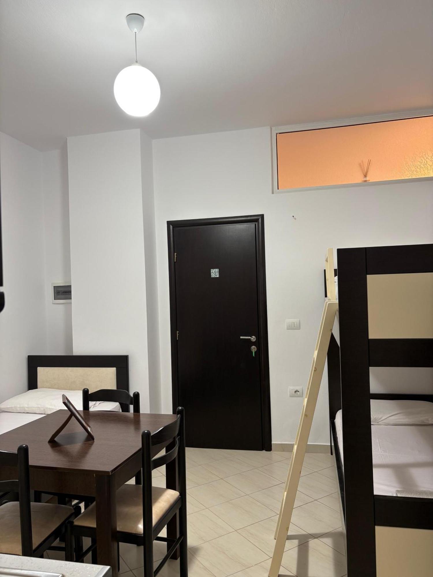 קסאמיל Xhonis Apartments מראה חיצוני תמונה